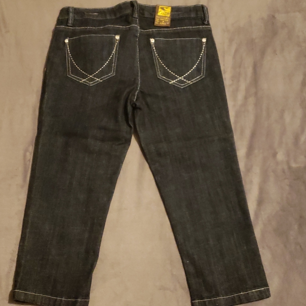 Capris - Picture 5 of 7